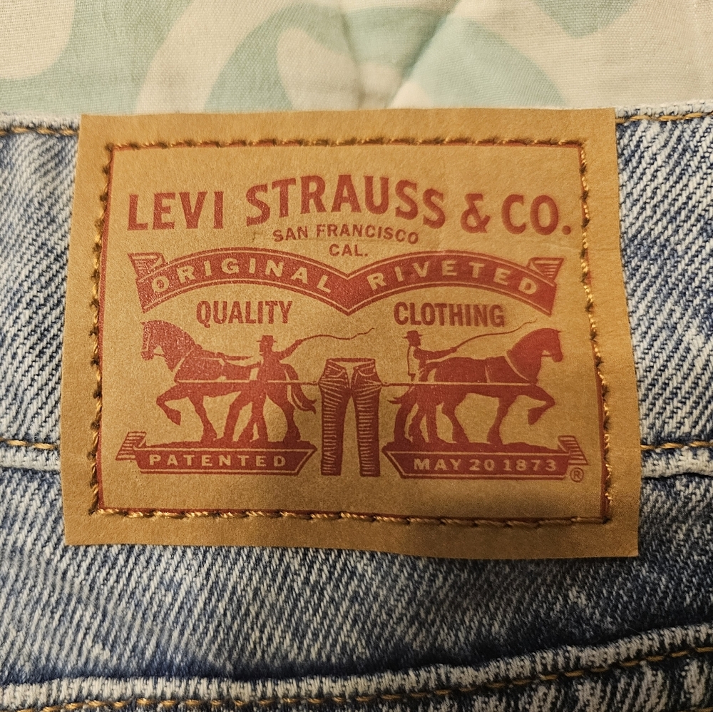 NWOT Levi's Superflow Blue Jeans. Size: 26W 32L - Picture 2 of 10